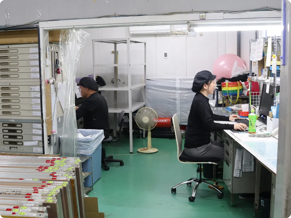 社員が仕事をしている様子