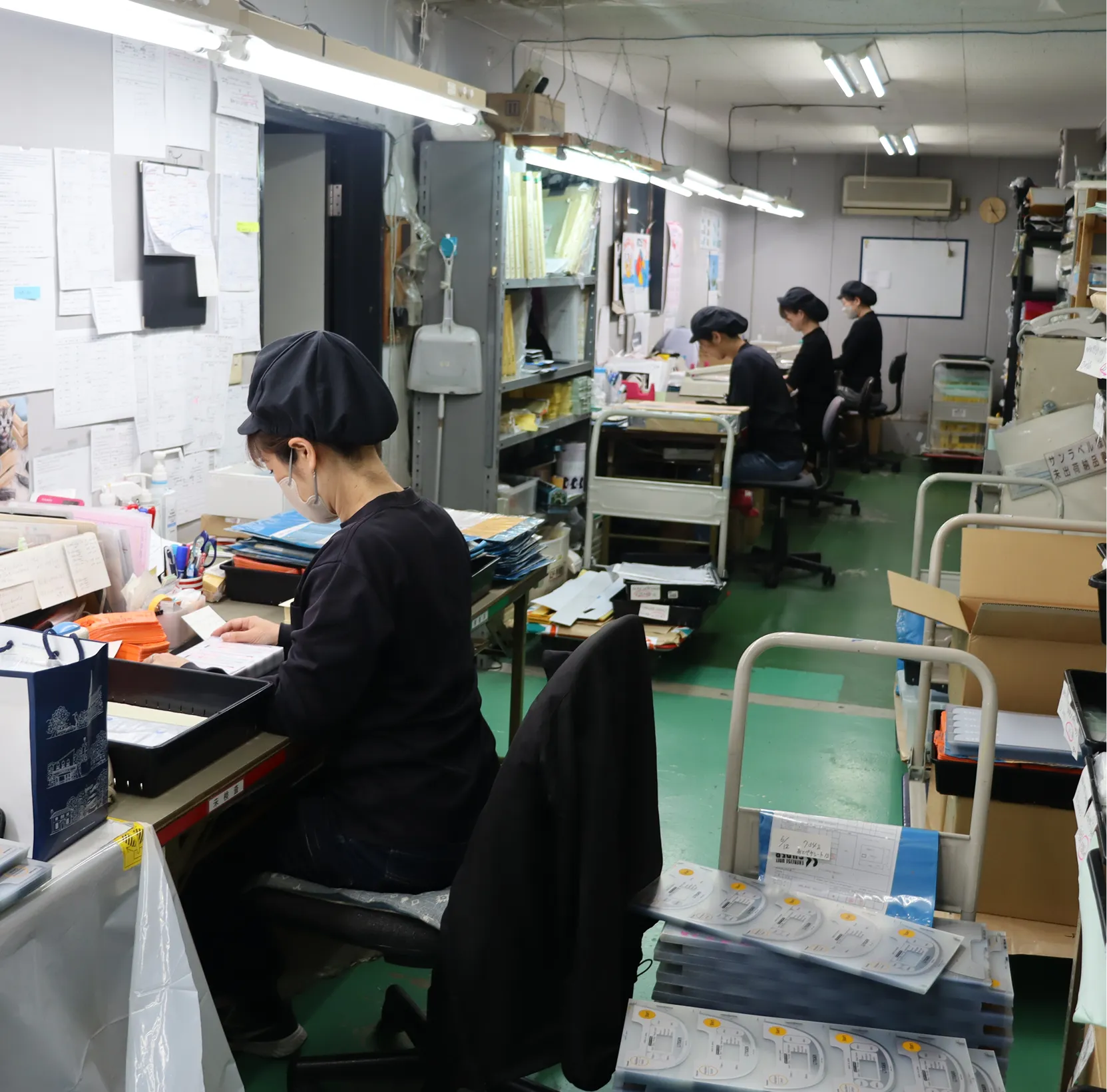 セイカ・セリグラフィの工場内作業風景